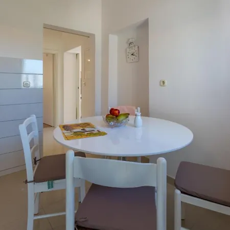 Mirjana Jelicic Apartment Dramalj